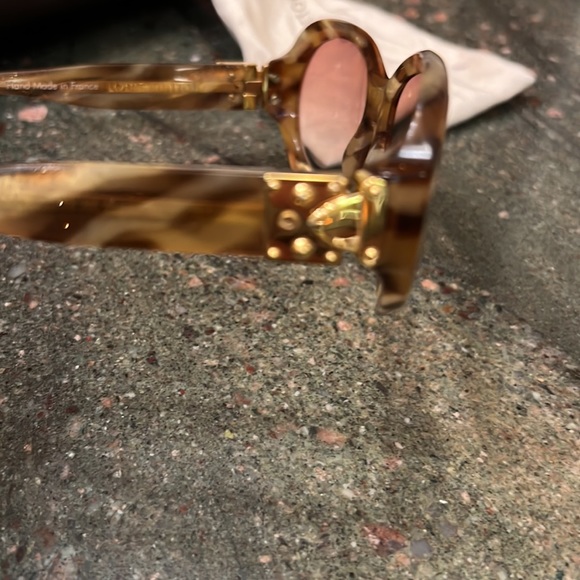 Louis Vuitton Sunglasses - Picture 2 of 9